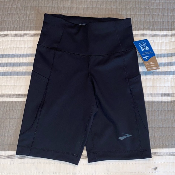 NWT Brooks Women Method 8’ short tight short leggings with pockets out of stock - Picture 1 of 9